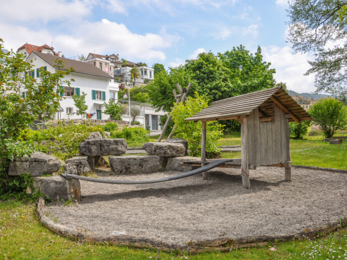 444 3